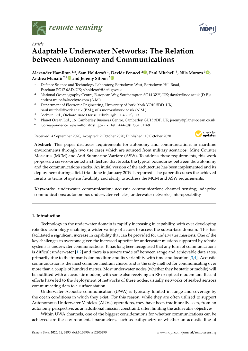 Adaptable Underwater Networks: the Relation Between Autonomy and Communications