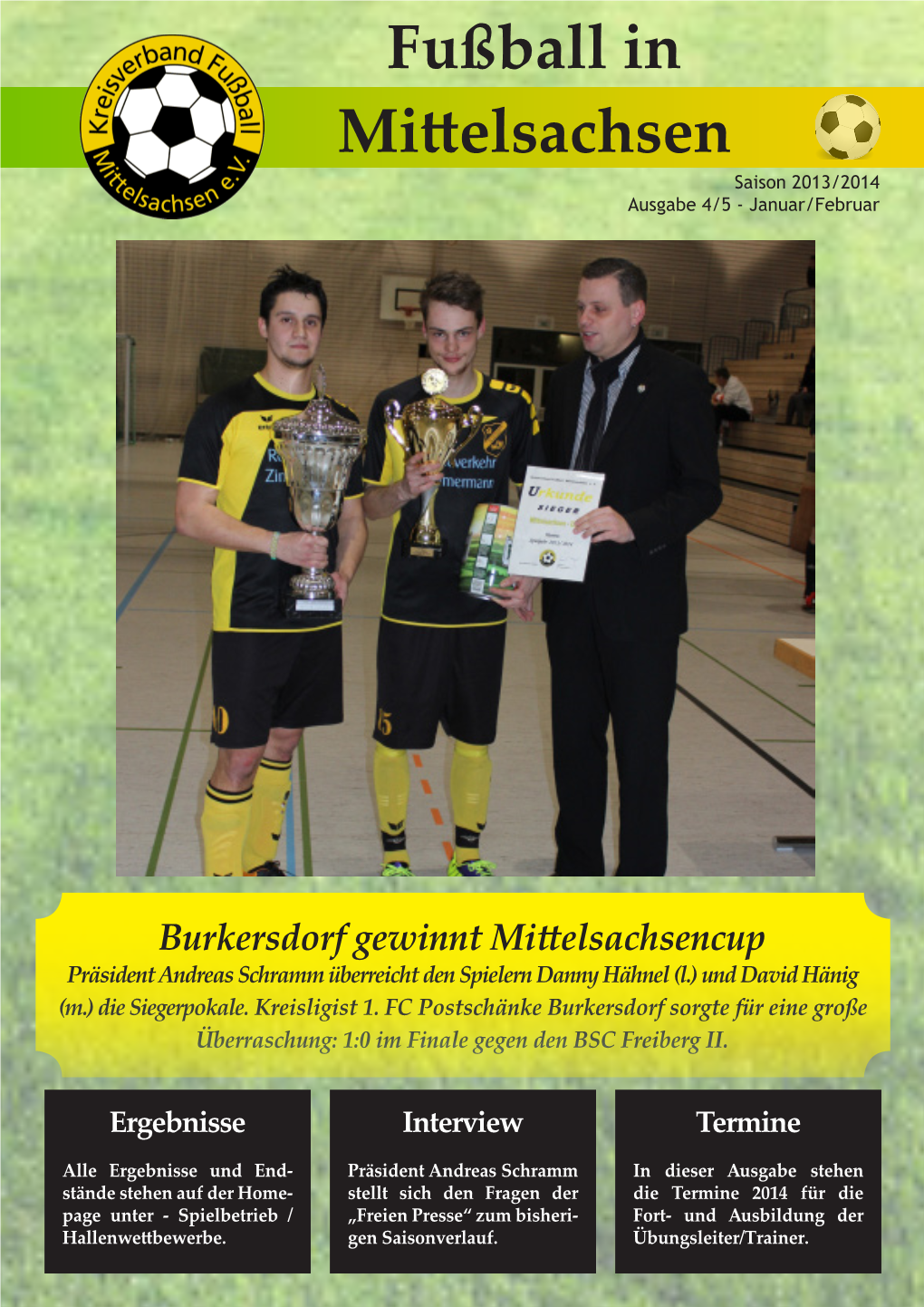 Burkersdorf Gewinnt Mittelsachsencup Präsident Andreas Schramm Überreicht Den Spielern Danny Hähnel (L.) Und David Hänig (M.) Die Siegerpokale