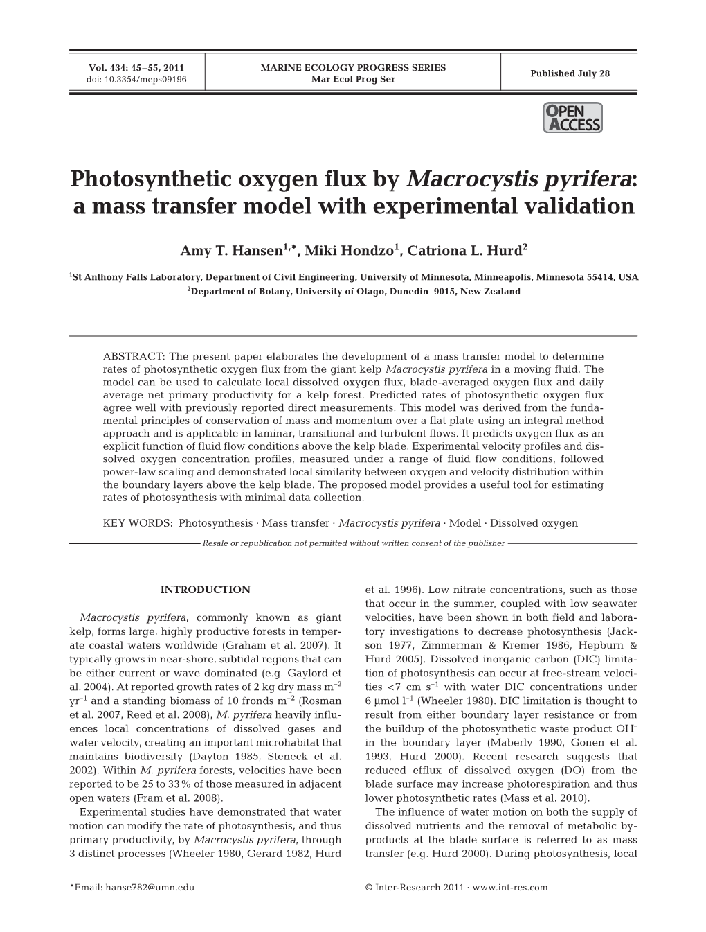 Photosynthetic Oxygen Flux by Macrocystis Pyrifera: a Mass Transfer Model with Experimental Validation