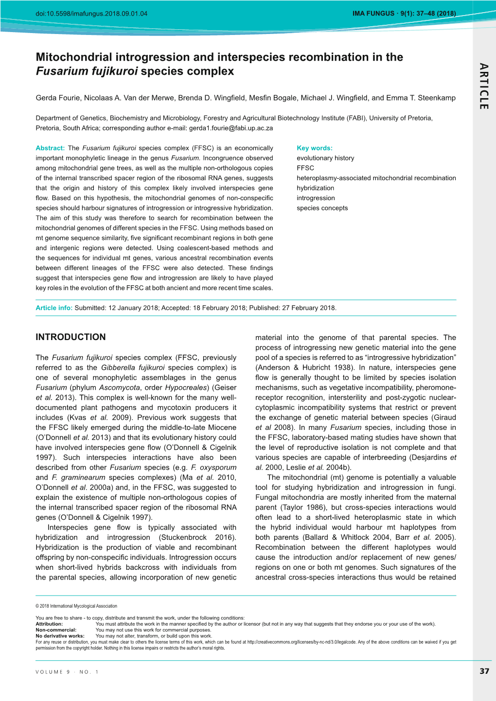 AR TICLE Mitochondrial Introgression and Interspecies