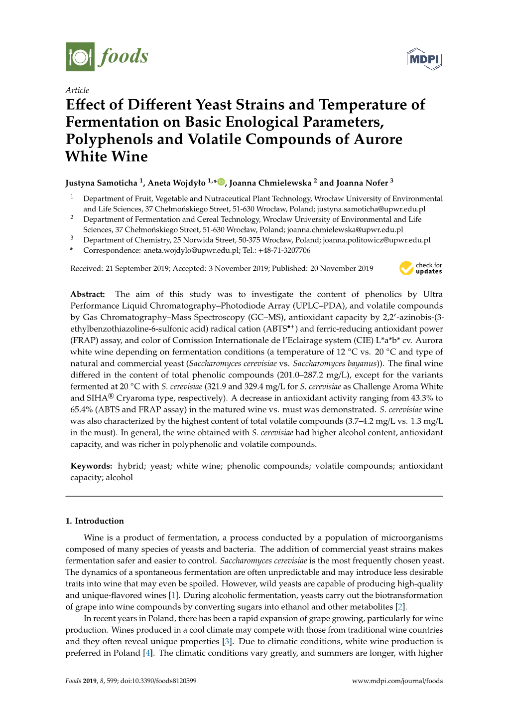 Effect of Different Yeast Strains and Temperature of Fermentation on Basic Enological Parameters, Polyphenols and Volatile Compo