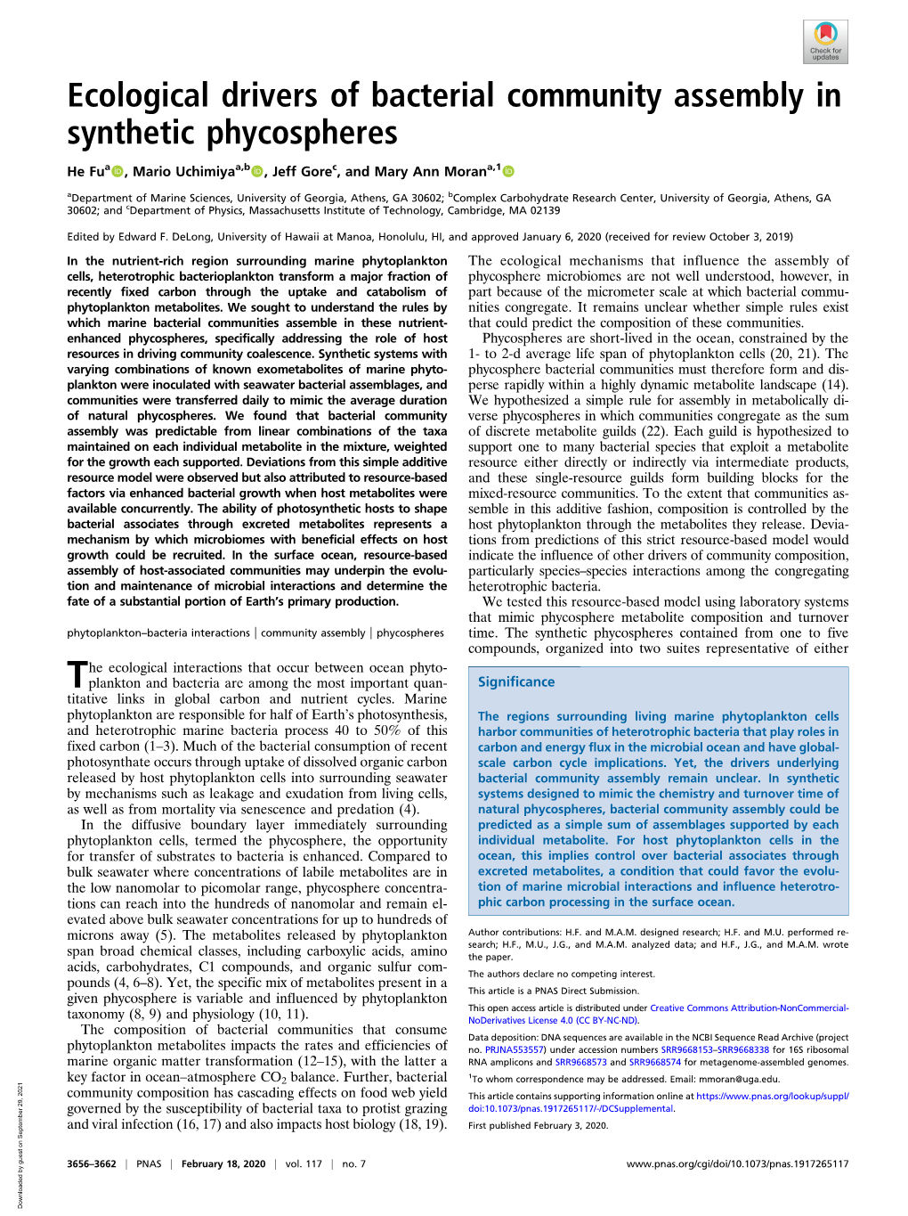 Ecological Drivers of Bacterial Community Assembly in Synthetic Phycospheres